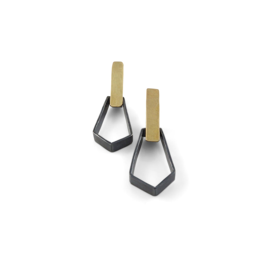 Short swing stud earrings