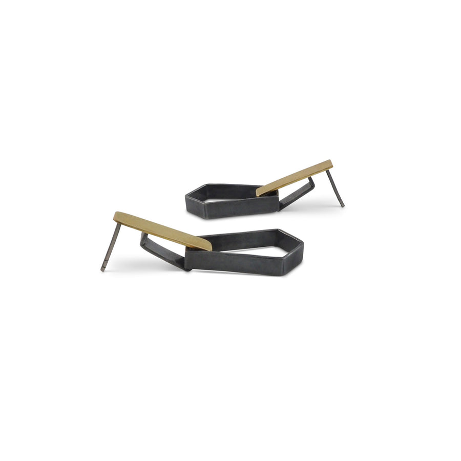 Short swing stud earrings